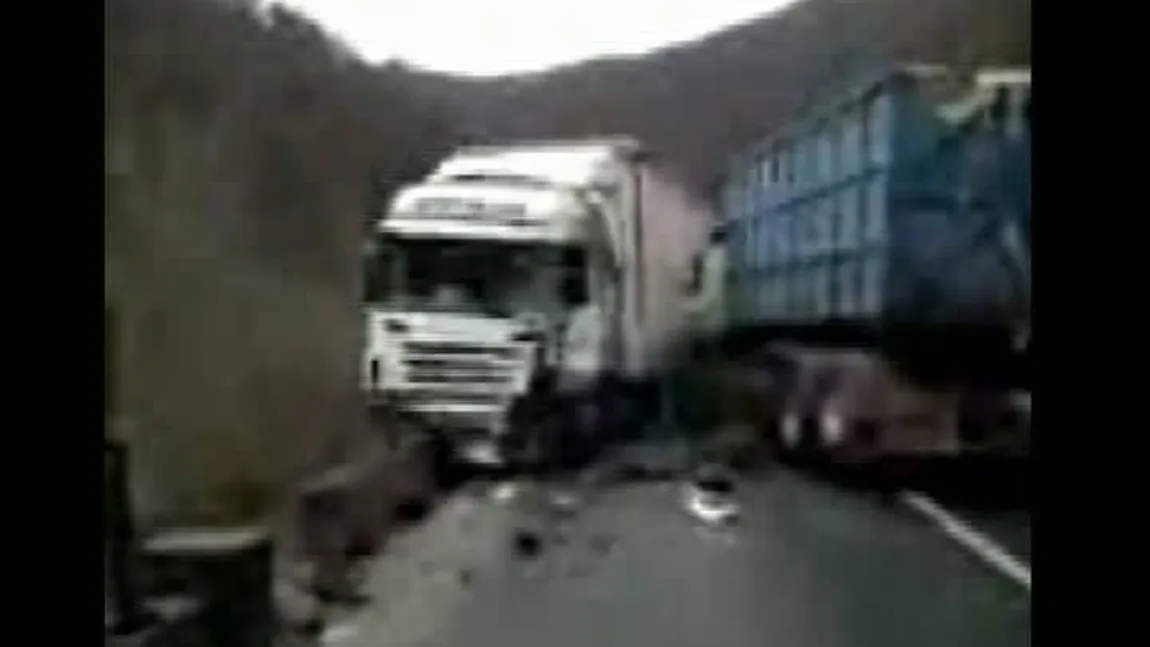 ACCIDENT rutier pe Valea Oltului: Două TIR-uri s-au ciocnit VIDEO