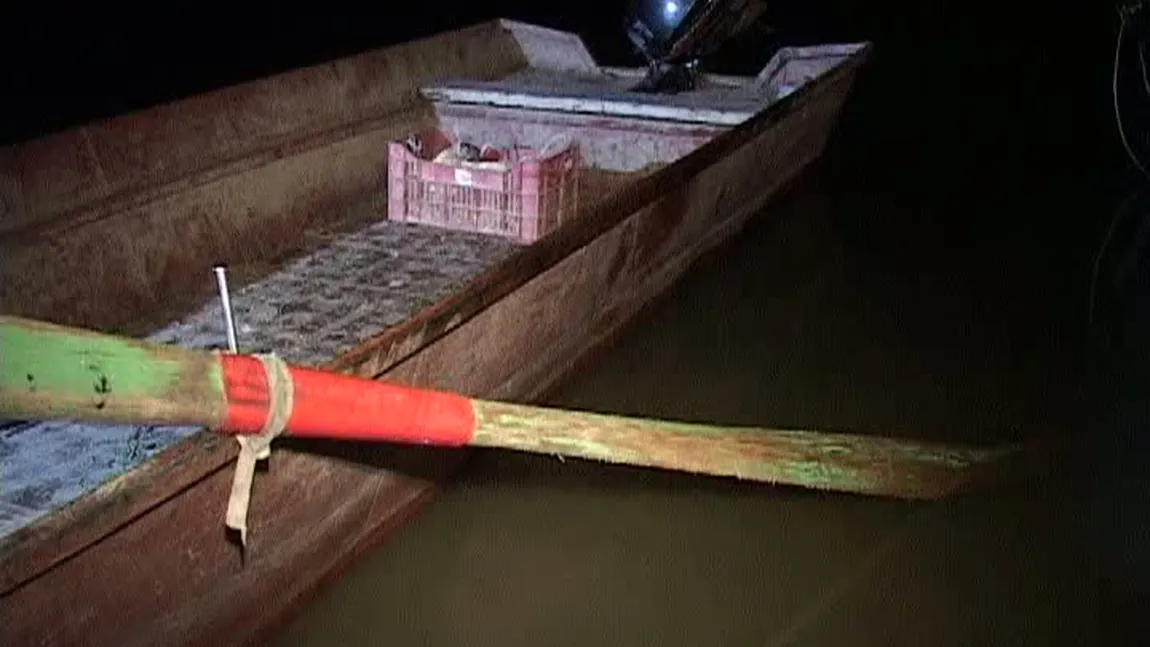 Un bărbat şi un copil au dispărut în Dunăre, după ce barca lor s-a răsturnat