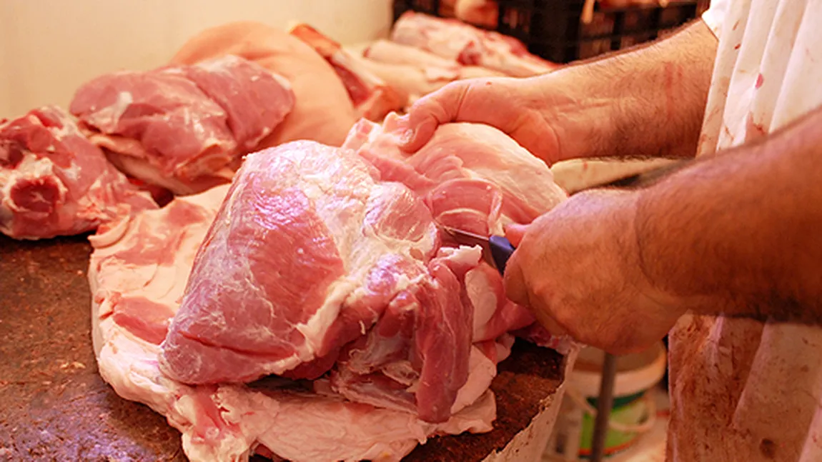 Miei cu ŞTAMPILĂ FALSĂ se vând în magazinele de carne din hala Obor din Capitală VIDEO