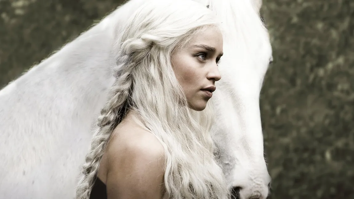 Cum arată Emilia Clarke, Daenerys din Urzeala Tronurilor, fără machiaj FOTO