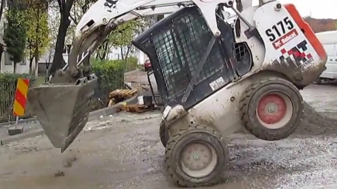 Dorel face spectacol cu excavatorul VIDEO