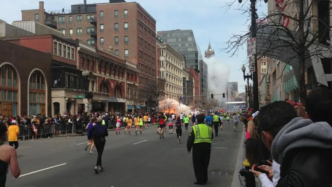 Recompensă de 50.000 de dolari pentru informaţii despre autorii atentatelor din Boston