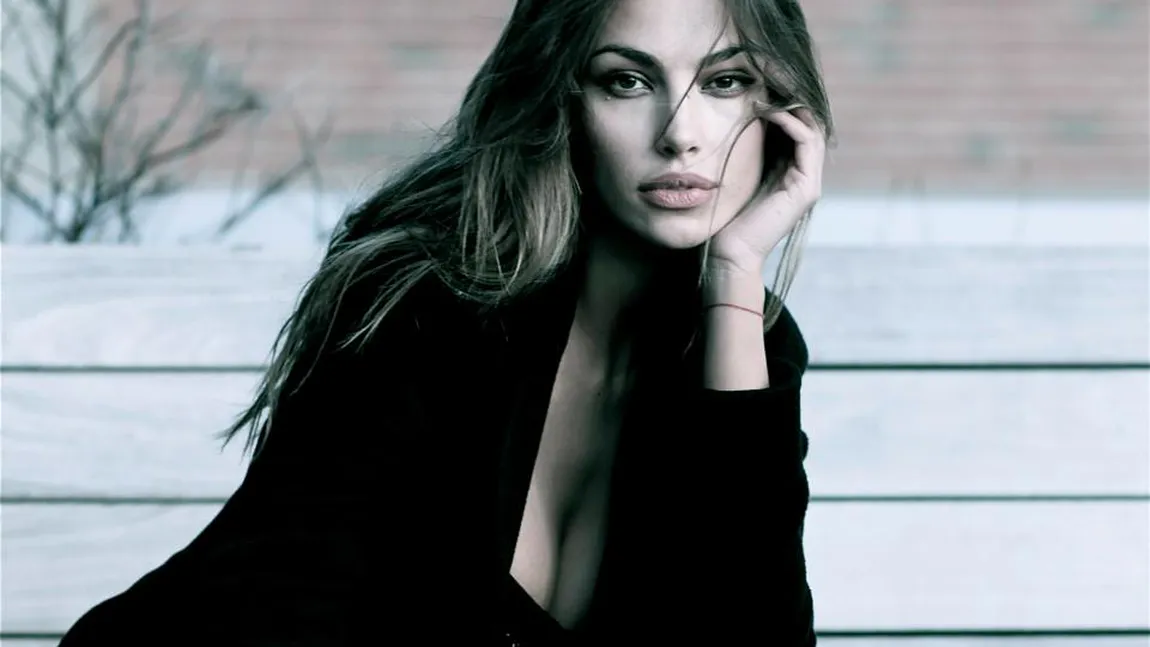 Mădălina Ghenea, SENZUALĂ şi JUCĂUŞĂ în faţa camerei GALERIE FOTO