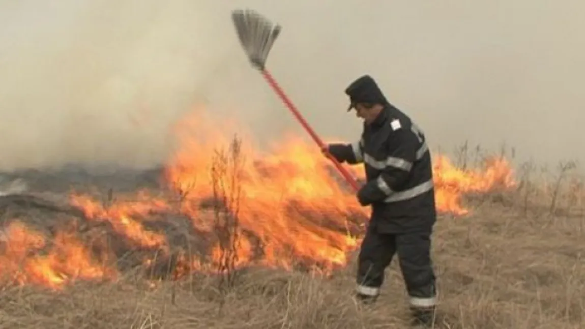 Icendiu puternic lângă Miercurea Ciuc. 10 hectare de vegetaţie uscată au luat foc