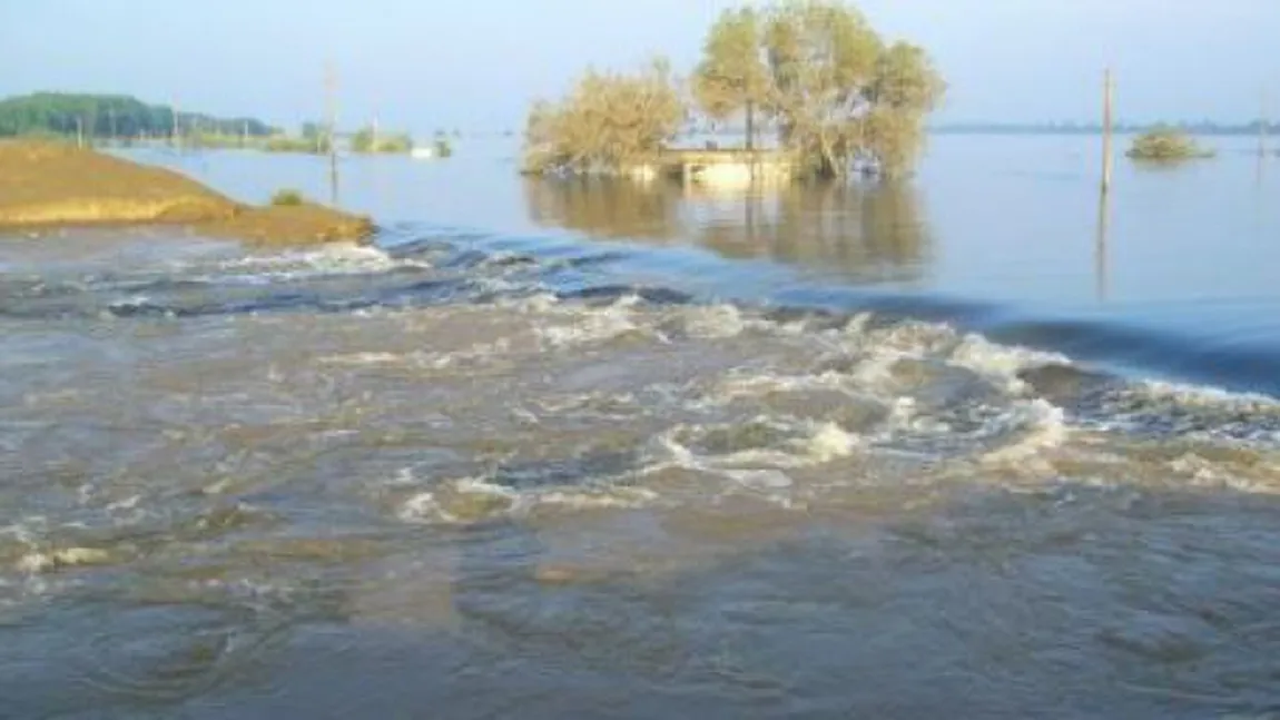 CODUL PORTOCALIU de inundaţii, menţinut pe Dunăre, ridicat de pe râul Crasna
