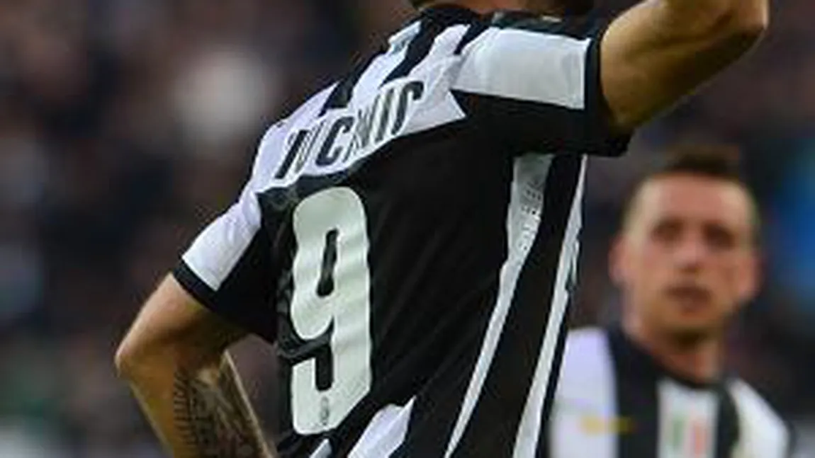 Gestul unui CUNOSCUT fotbalist de la Juventus: Şi-a dat PANTALONII jos în faţa unui întreg STADION