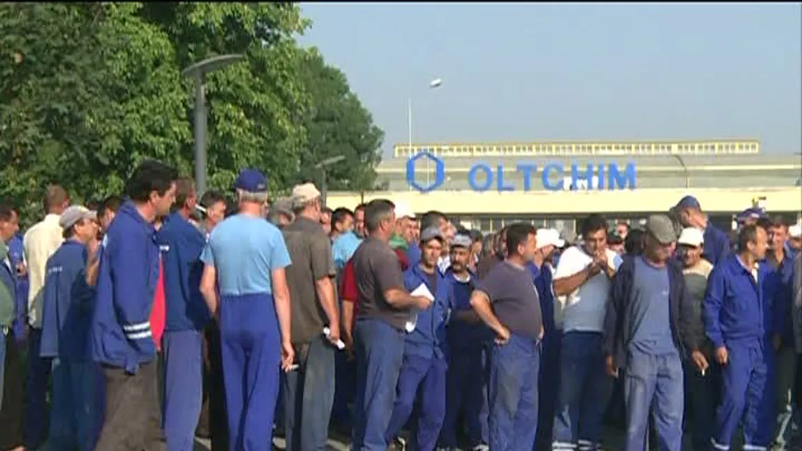 Protest la Oltchim Râmnicu Vâlcea. Salariaţii cer demisia lui Vosganian şi venirea lui Ponta