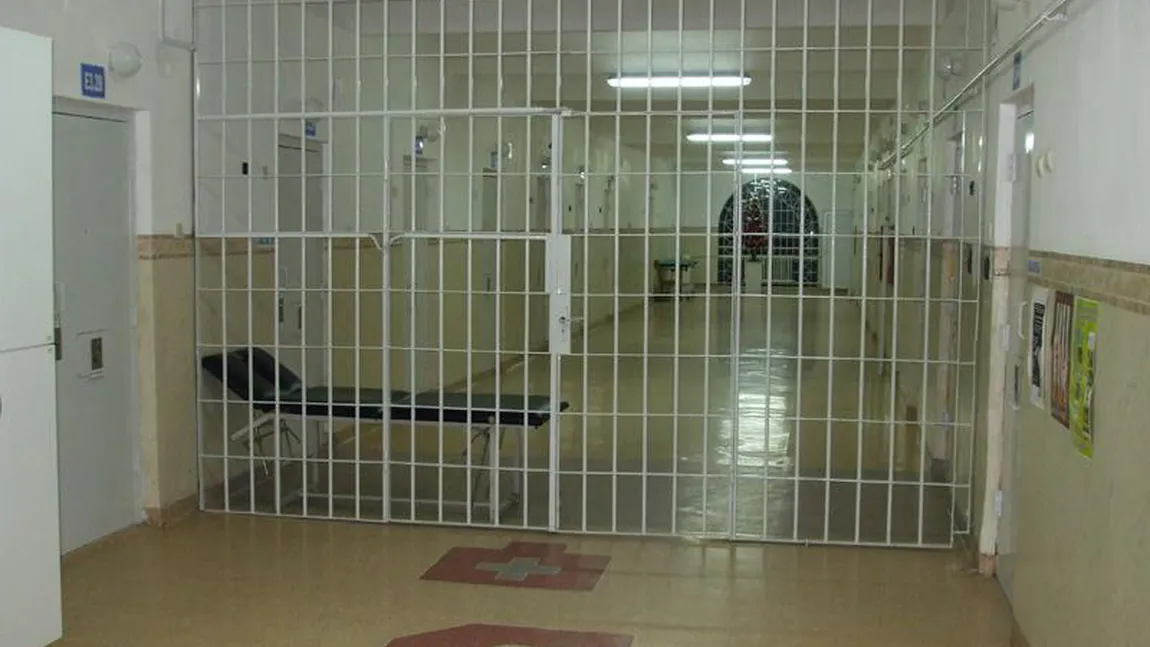 Deţinuţii se AUTOMUTILEAZĂ pentru a ieşi măcar câteva zile din celula penitenciarului