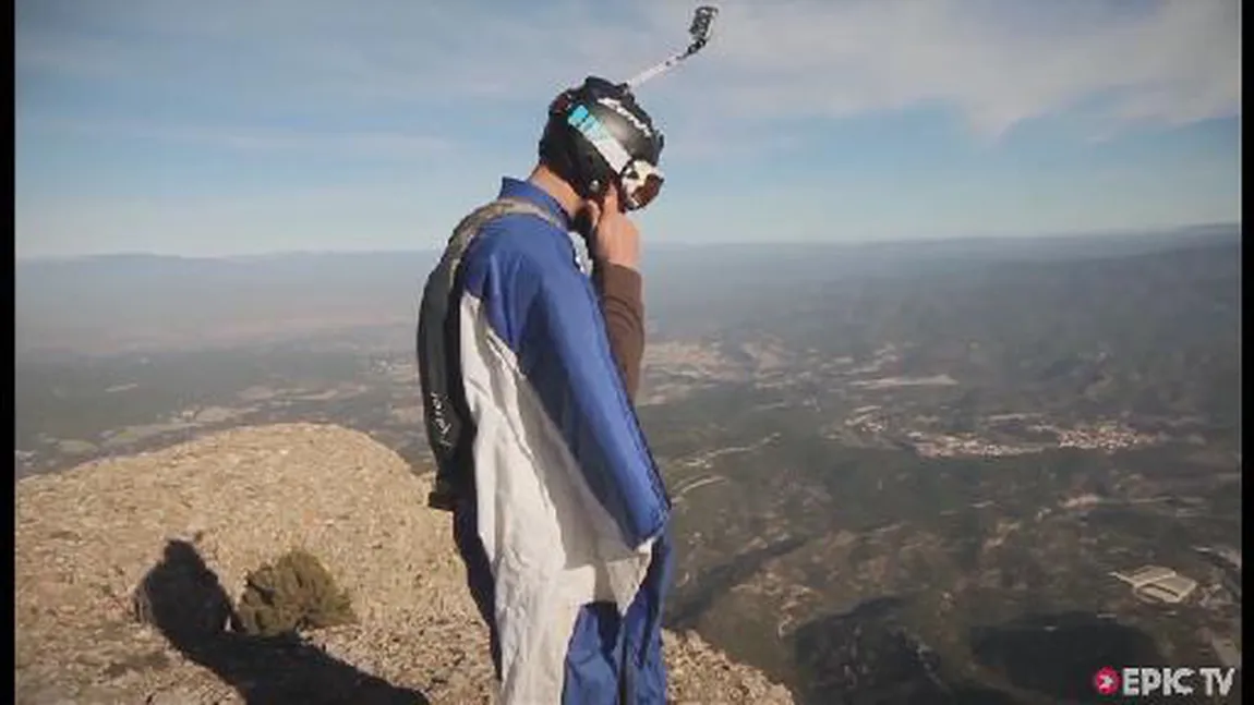 Zboară printre stânci, cu 250 km la oră. Curajul nebun al unui italian VIDEO