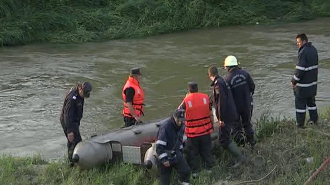Un bărbat a fost salvat de pompieri după ce a rămas blocat pe o insulă a râului Suceava