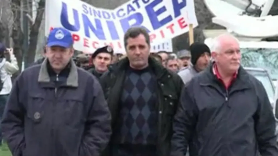 PROTEST la Guvern. O mie de angajaţi Oltchim şi ai Diviziei Petrochimice Bradu, în Piaţa Victoriei