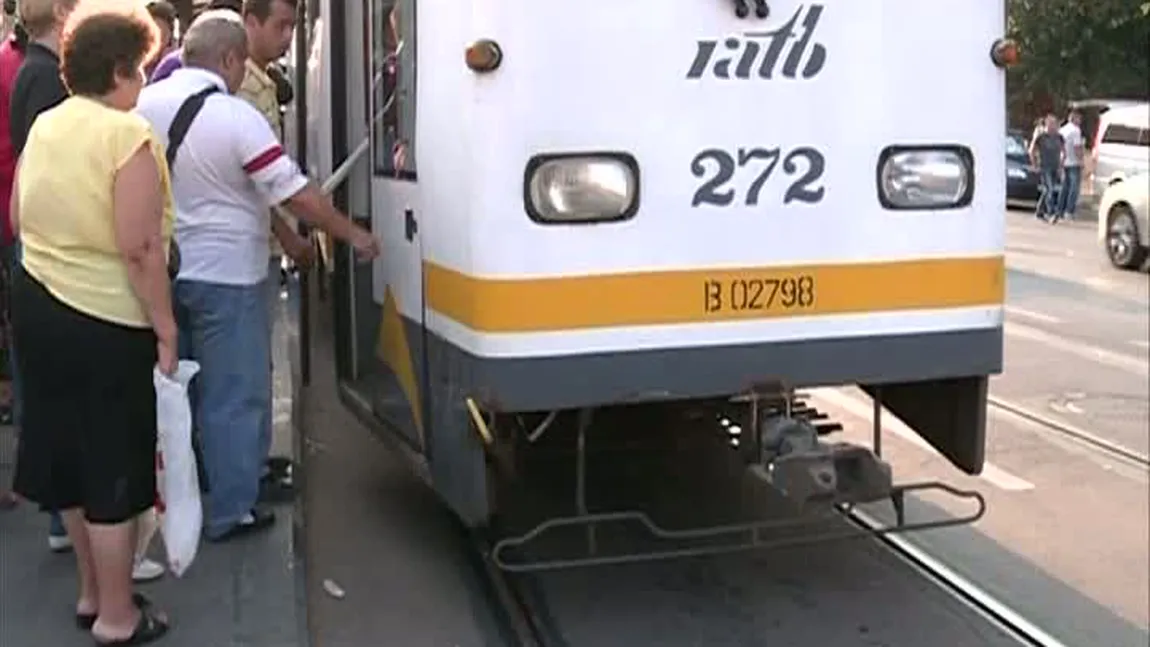 Zeci de tramvaie au fost blocate pe linia 41, în Capitală