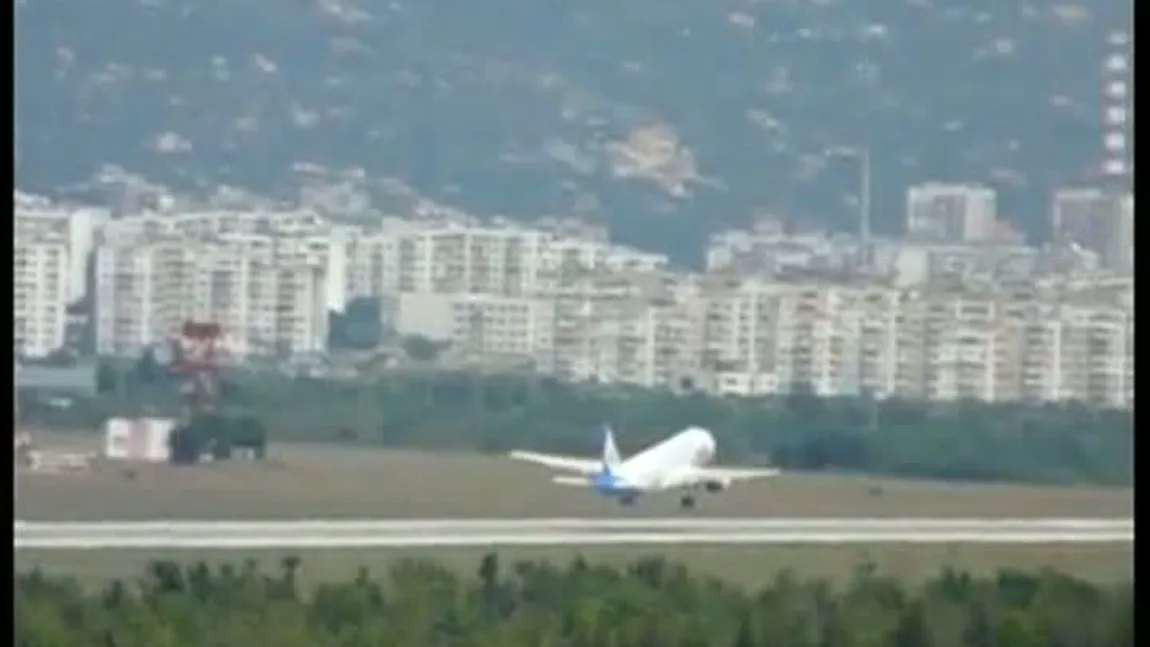 Un avion a ieşit de pe pistă la Varna. Două femei au fost rănite