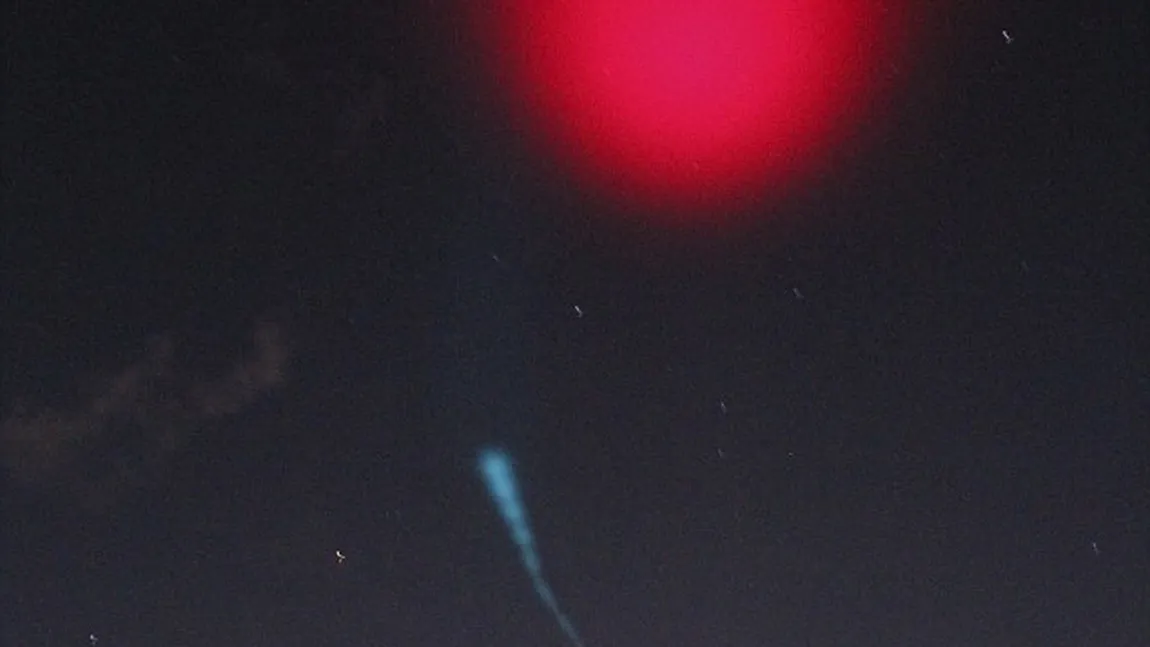Experiment inedit la NASA: Experţii au creat nori roşii FOTO