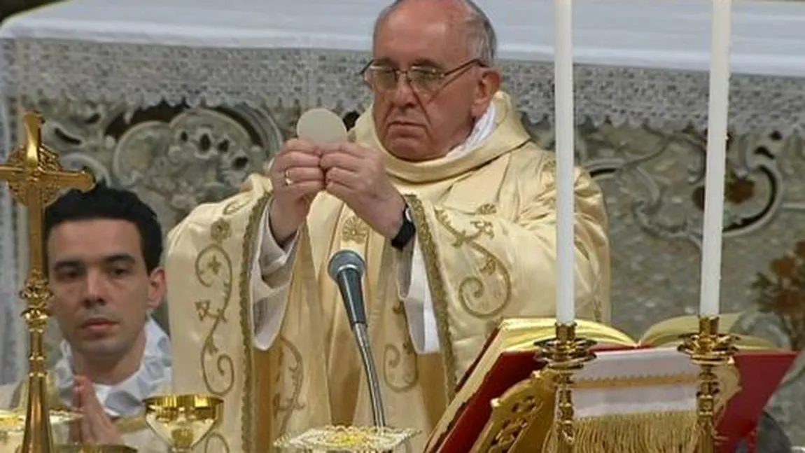 L-a luat somnul rugându-se: Papa Francisc a adormit la rugăciunea de seară. Dumnezeu îl 