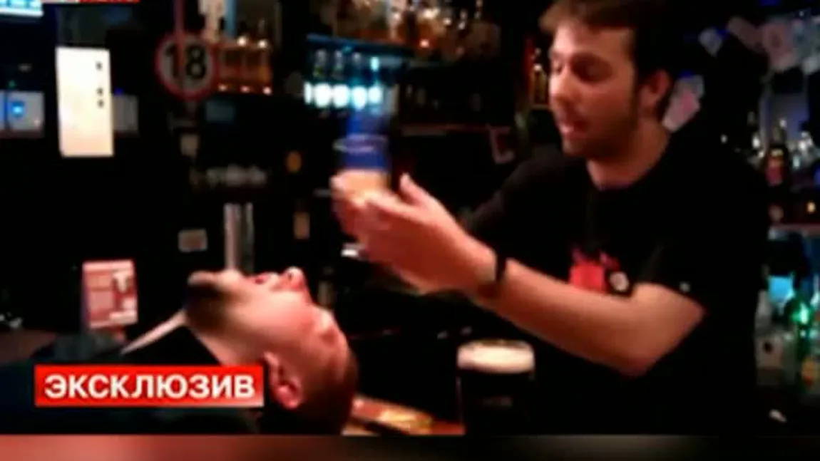 Un bărbat a luat foc, după ce un barman a încercat să-i toarne absint flambat pe gât VIDEO