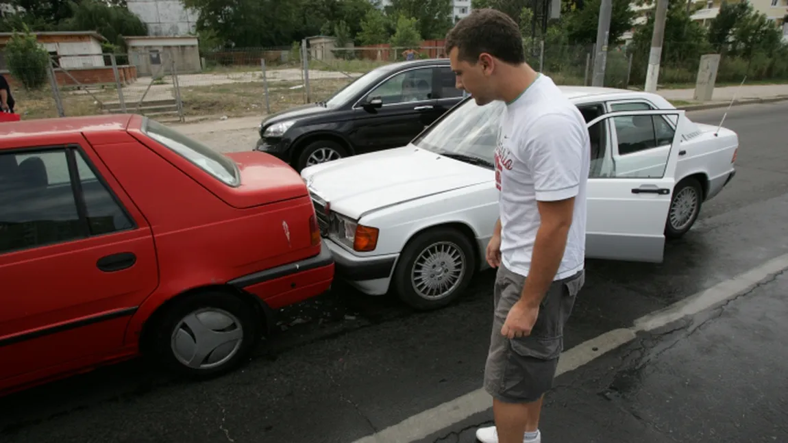 Jumătate dintre maşinile din România nu pot fi asigurate CASCO din cauza vechimii