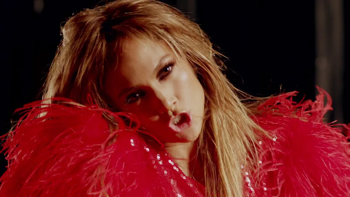 Jennifer Lopez, într-un costum roşu din latex. Uite cât de bine arată la 44 de ani FOTO