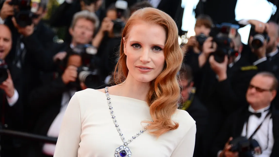 Jessica Chastain, strălucitoare la Cannes: A fost aleasă să poarte bijuteriile lui Liz Taylor FOTO