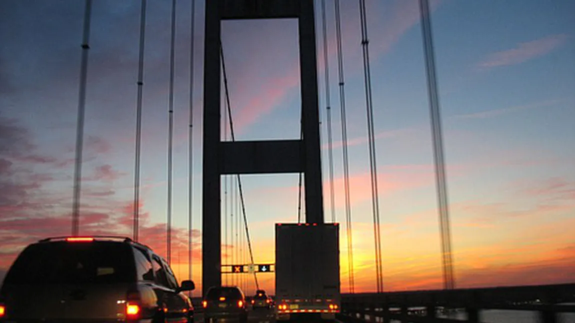 Şi şoferii experimentaţi îl evită: Cum arată unul dintre cele mai înspăimântătoare poduri VIDEO