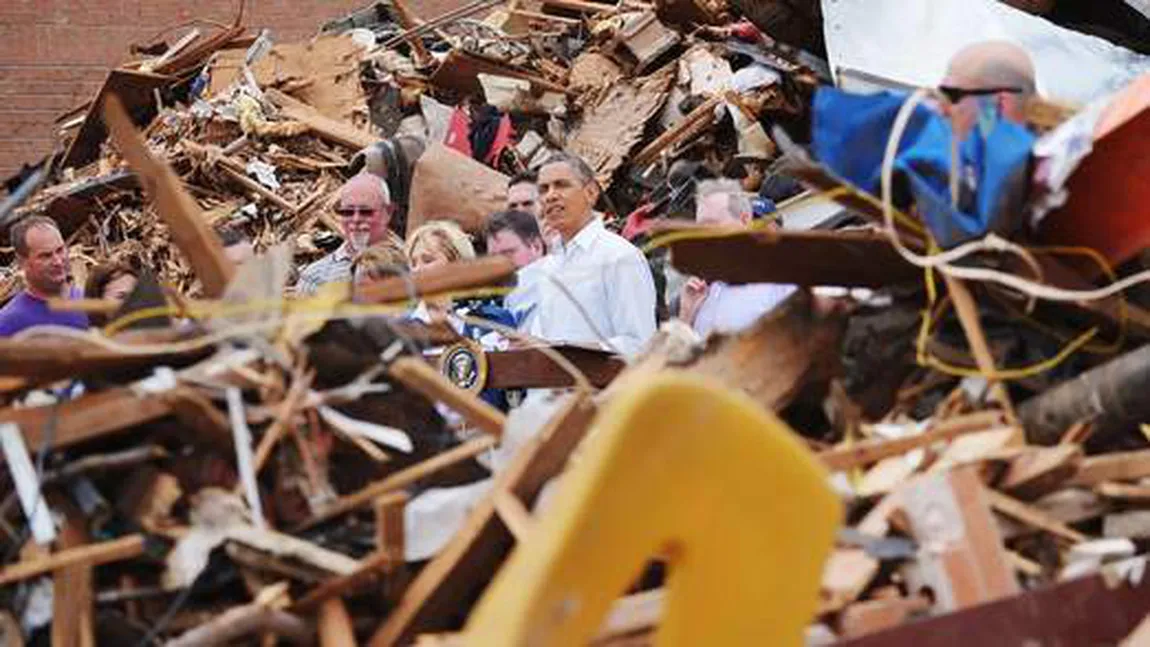 Barack Obama a vizitat zonele devastate de tornadă din Oklahoma VIDEO