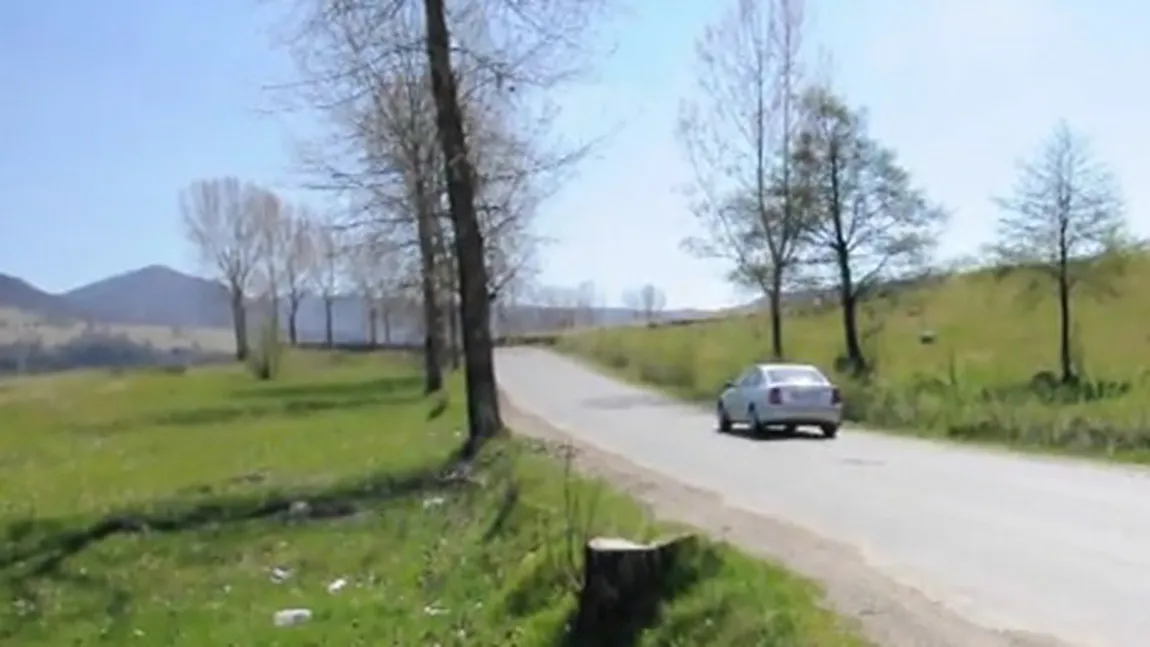 Fenomen bizar în România: Locul unde maşina merge singură la deal. Care este explicaţia VIDEO