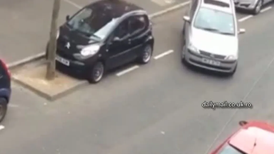 Viralul zilei: I-a luat 30 de minute pentru a-şi parca maşina VIDEO