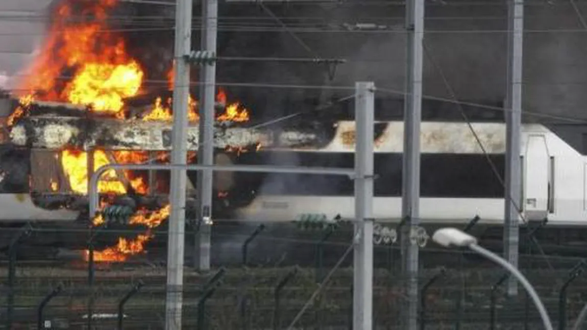 Un tren de mare viteză a fost cuprins de flăcări într-un depou din Franţa VIDEO