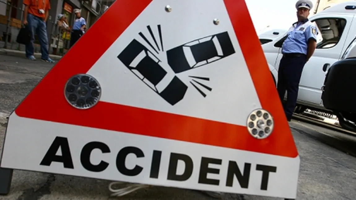 Accident în Arad: Patru persoane au fost rănite după ce o maşină a lovit un taximetru