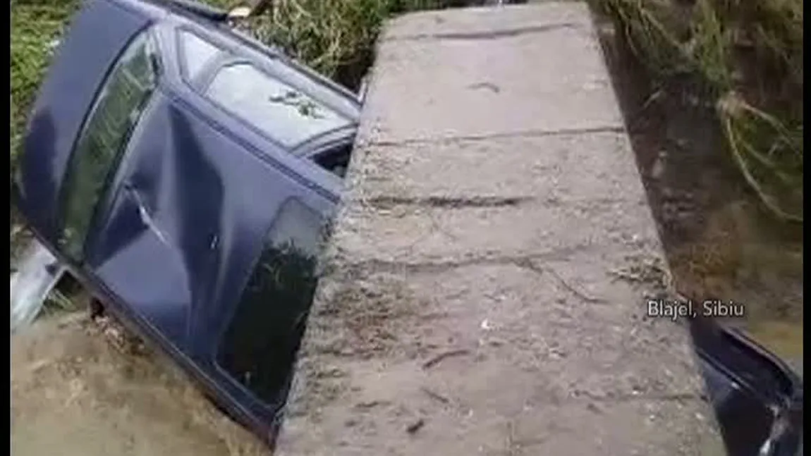 Potop în judeţele Bârlad şi Sibiu: Apa a devastat gospodăriile sătenilor şi le-a provocat pagube