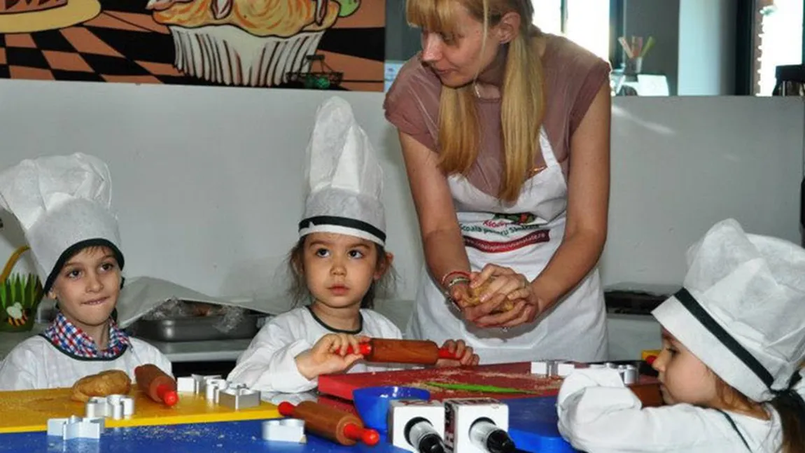 Daciana Sârbu găteşte, duminică, la Muzeul Satului