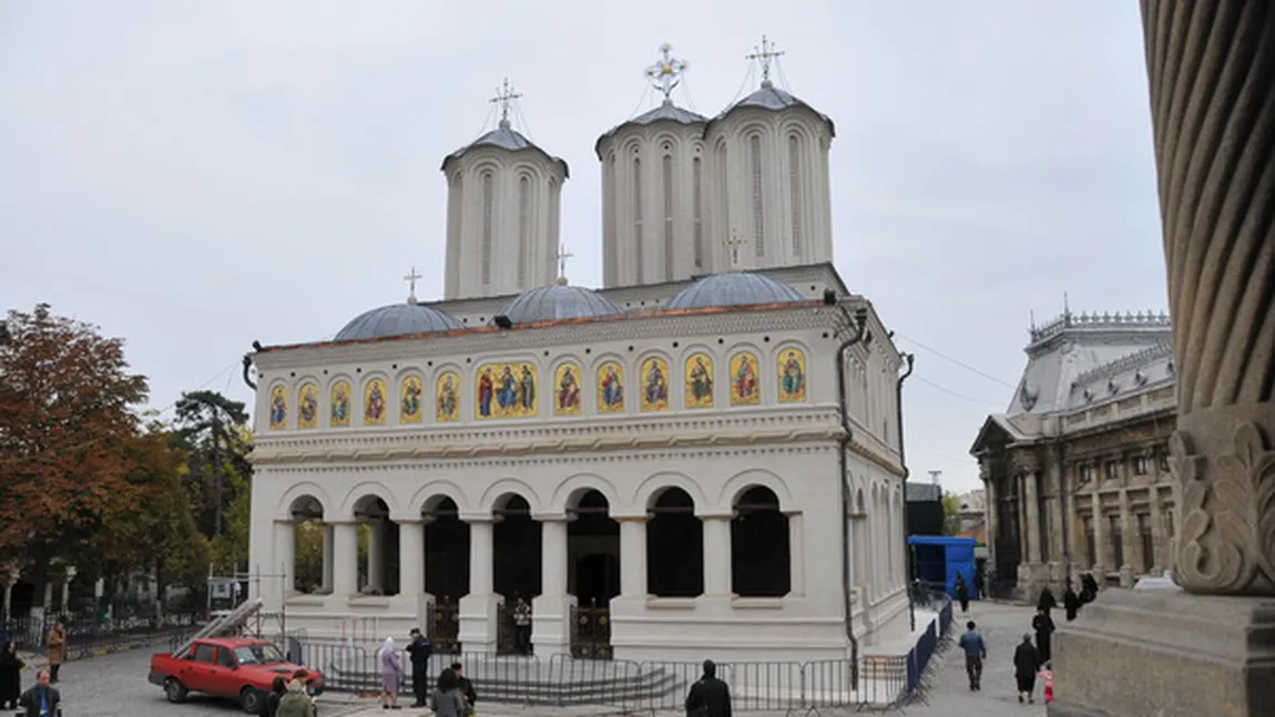 Moaştele sfinţilor Ioachim şi Ana se vor afla până duminică, la Catedrala patriarhală din Bucureşti