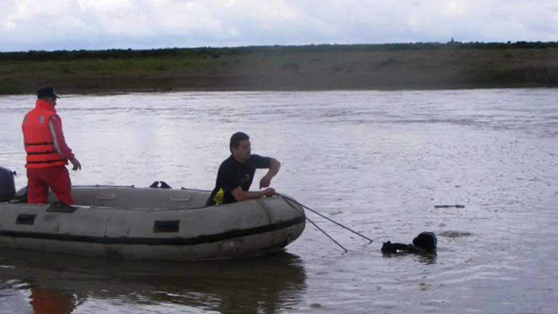 Pompierii au găsit cadavrul tânărului care s-a înecat în râul Jiu