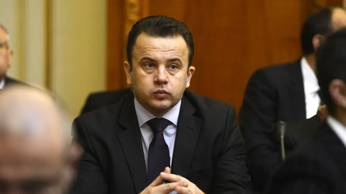 Liviu Pop şi-a uitat tableta în avion. Mecanicul a încercat să o vândă VIDEO