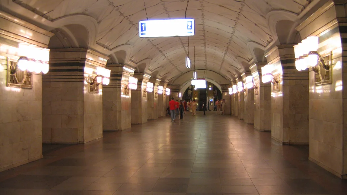 Aproximativ 900 de pasageri au fost blocaţi timp de o oră la metroul din Moscova