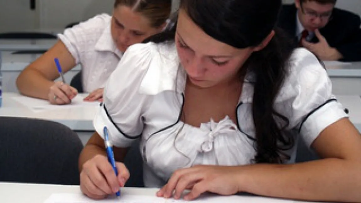 EVALUAREA NAŢIONALĂ 2013: Elevii au susţinut proba scrisă la MATEMATICĂ