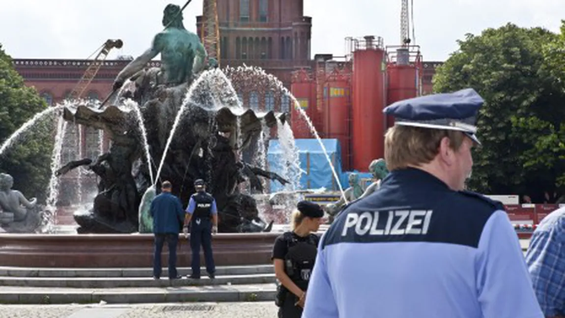 Un bărbat gol şi înarmat cu un cuţit, împuşcat mortal de poliţişti într-o fântână din Berlin