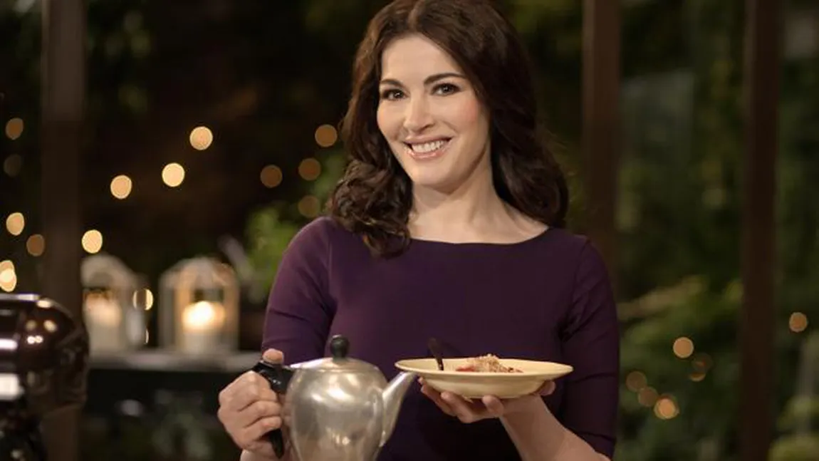 IMAGINI TULBURĂTOARE: Nigella, celebra prezentatoare de show-uri de gătit, STRÂNSĂ de gât de soţ