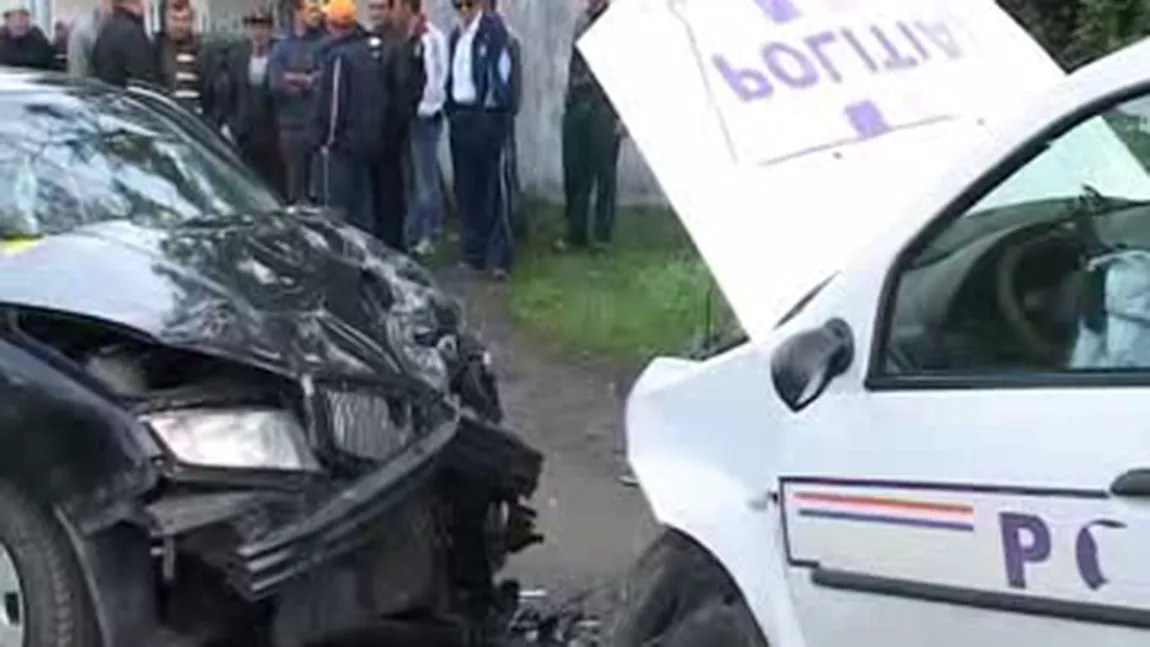 Accident cu maşina poliţiei. Agentul se afla în comă alcoolică şi nu avea permis de conducere VIDEO