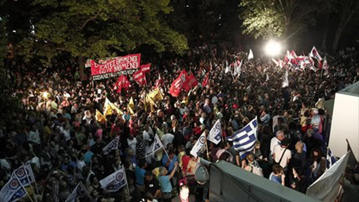 Manifestaţii la Atena, după închiderea posturilor publice de radio şi televiziune