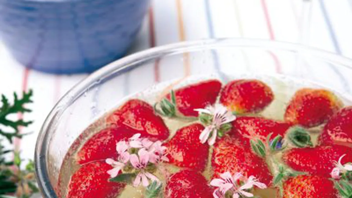REŢETA ZILEI: Punch cu ierburi aromate
