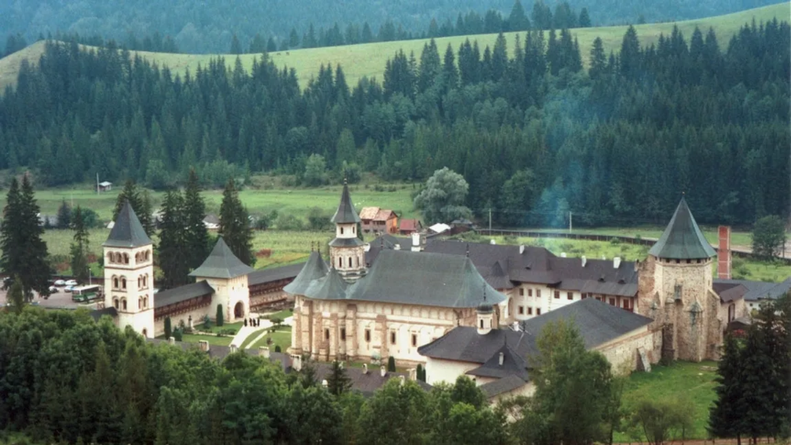 Statul revendică moştenirea lui Ştefan-Vodă: Mânăstirea Putna şi domeniile ei, contestate de Fisc