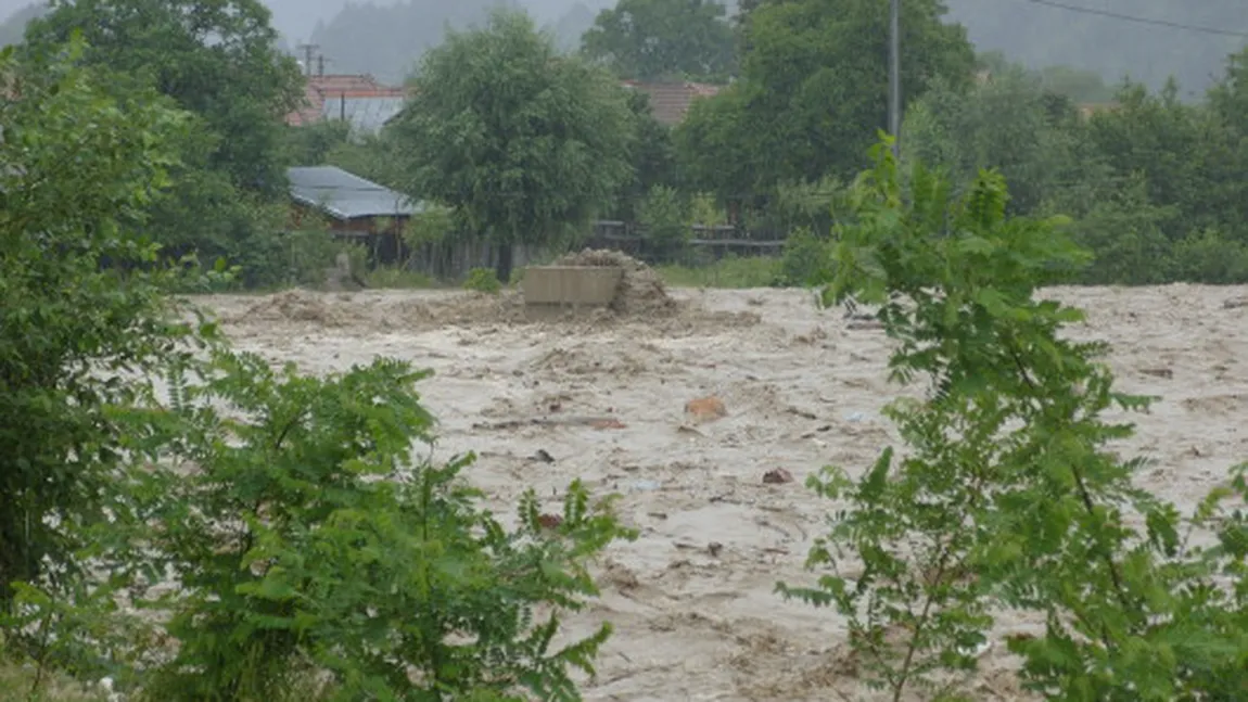 Guvernul acordă despăgubiri pentru familiile victimelor făcute de inundaţii