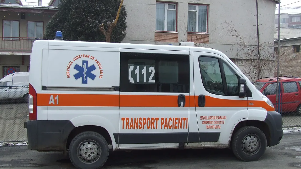 Zeci de nuntaşi, în frunte cu mirele, transportaţi de URGENŢĂ la spital cu TOXIINFECŢIE ALIMENTARĂ