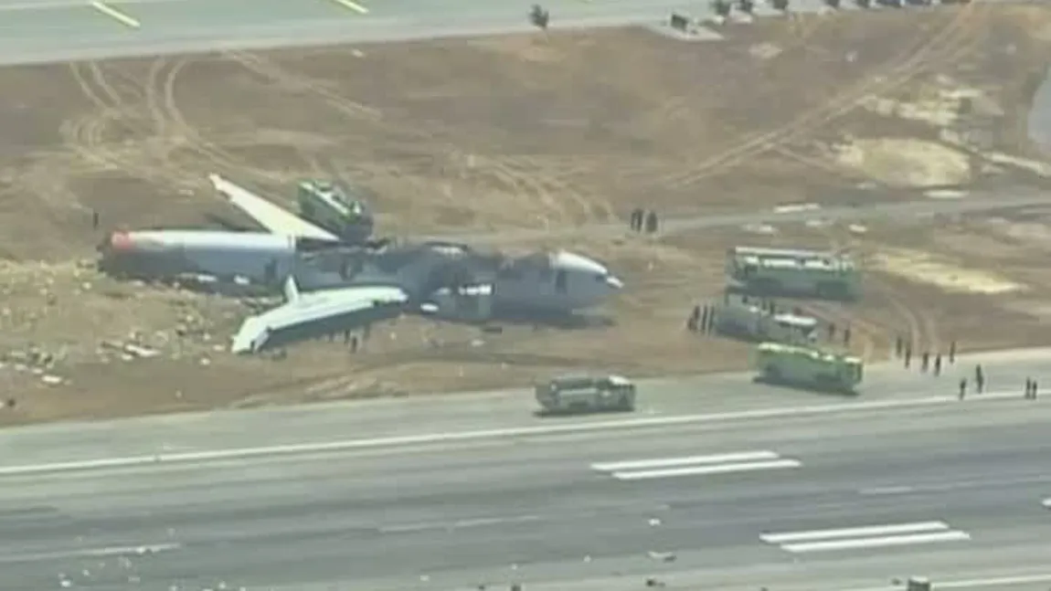 Anchetă în cazul avionului Boeing prăbuşit la San Francisco: Pilotul avea puţină experienţă VIDEO