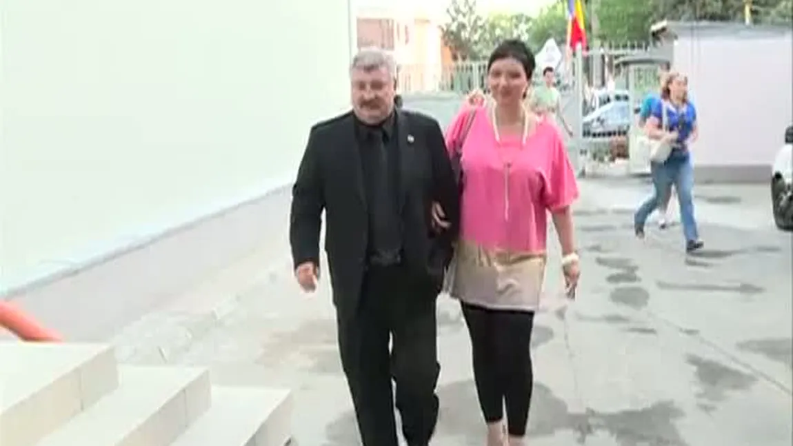 Adriana Bahmuţeanu şi Silviu Prigoană chefuiesc la nunţi, dar se bat prin tribunale