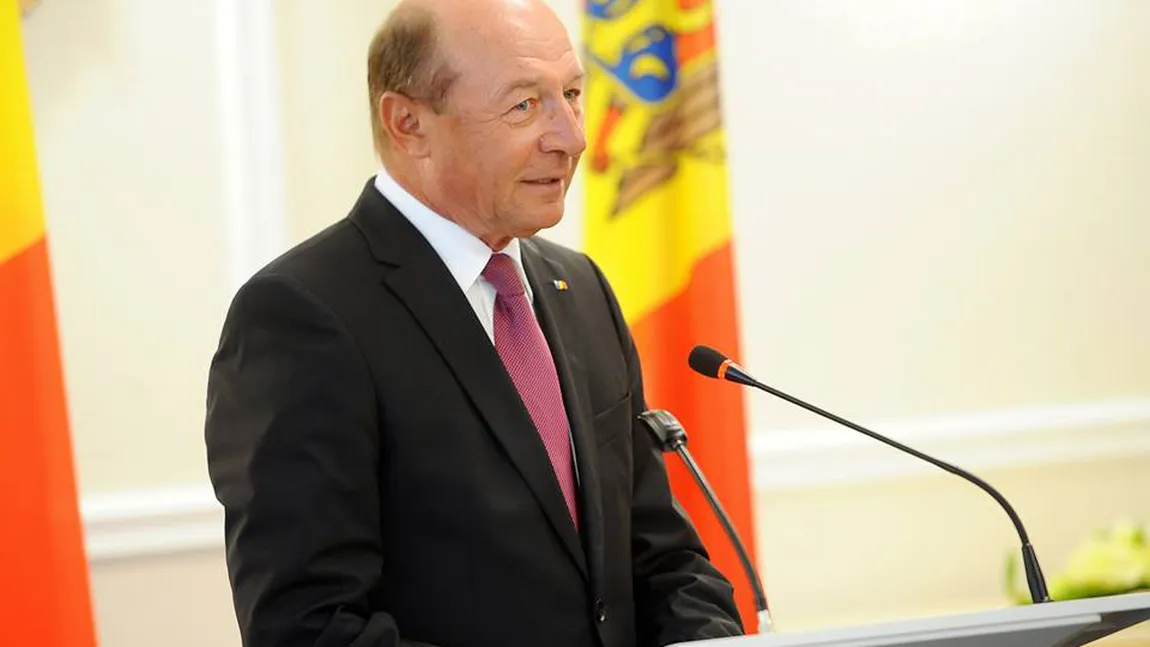 Băsescu, în vacanţă la Neptun alături de EBA şi Syda