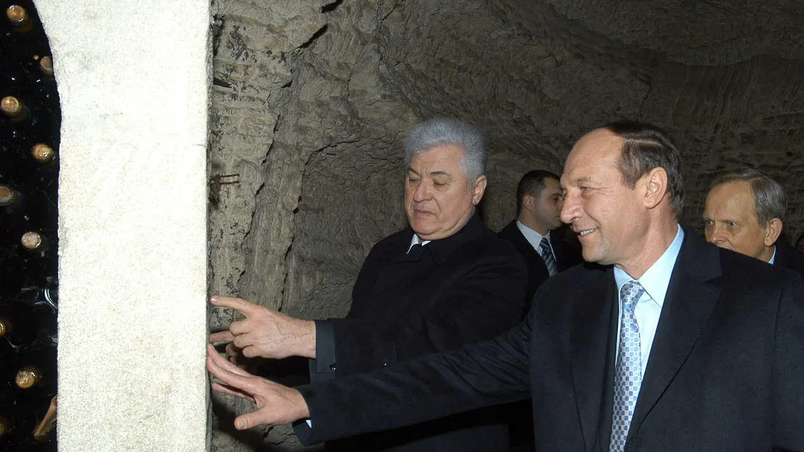 Voronin recidivează: Cine l-a invitat pe Băsescu la Chişinău? Nu se ştie dacă este treaz sau beat