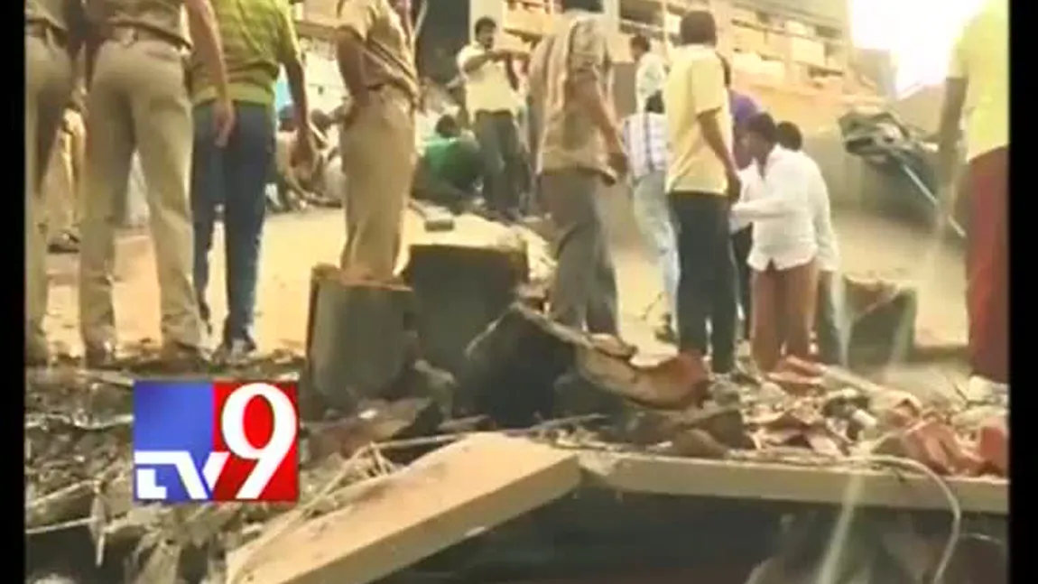 Hotel PRĂBUŞIT în India: Cel puţin 10 oameni au murit, alţi 15 au fost răniţi VIDEO