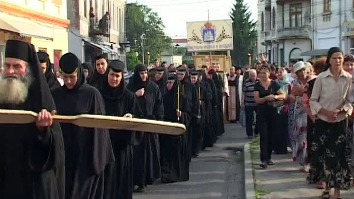 Un militar a leşinat la o procesiune în Câmpulung Muscel VIDEO